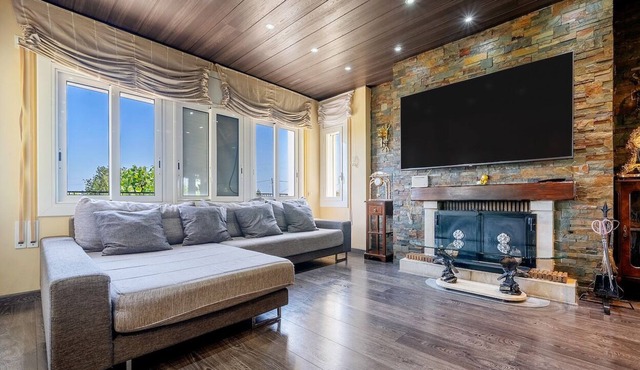 6 bedroom accommodation in Reus