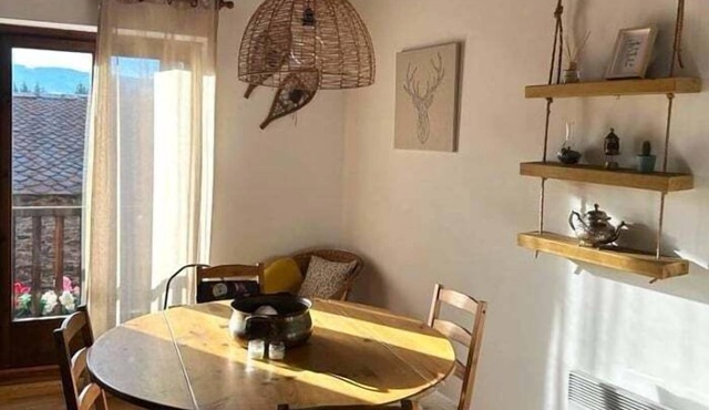 6 Pax Duplex with Attic, Fireplace and Balcony