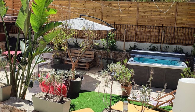 8 Personnes/2 Magnifiques Appartements Dans une Villa Avec Jacuzzi Idéal Situé
