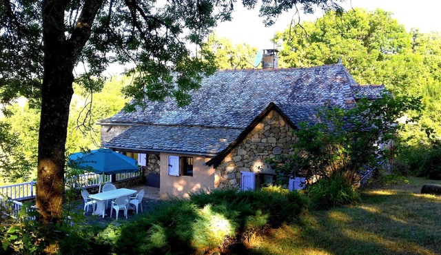 A beautiful, traditional house surrounded by nature, with natural cooling and a superb view
