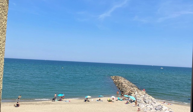 A must-see: directly on the beach with parking!
