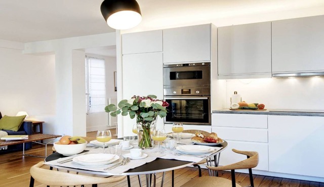 A PARISIAN CHARACTER LOCATED BETWEEN THE MARAIS AND THE RUE OBERKAMPFM-1 BEDROOM