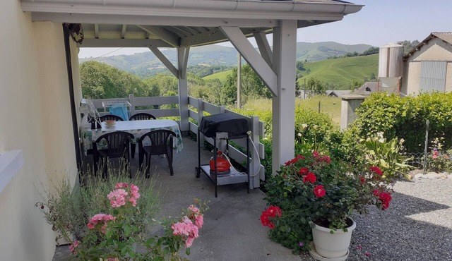 A vacation rental at the foot of the mountain, close to all amenities.