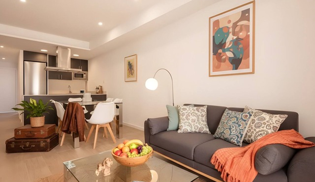 Acomodis Apartments - Cozy 12-bedroom GroupFlat 8-Baths Barcelona Center max 24