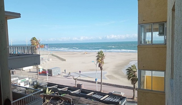 Air-Conditioned T2 in Canet Center, Steps from Beach