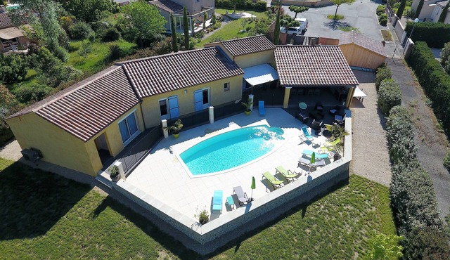 AIR-CONDITIONED VILLA WITH HEATED POOL, TERRACE AND GARDEN