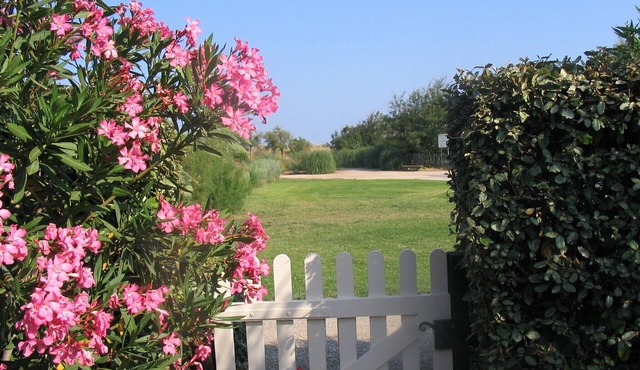 * AIR-CONDITIONED HOUSE, SEAFRONT, SECURE PARKING, WIFI,