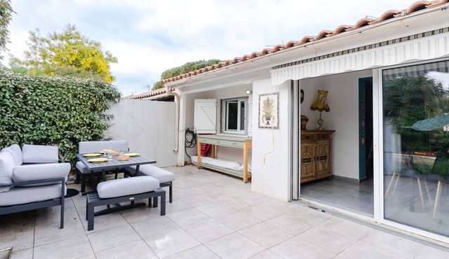 Air-conditioned pavilion for 6 pers. with parking & bikes in Gruissan
