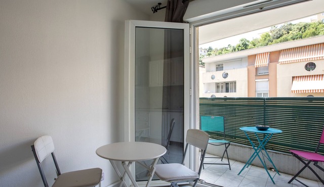 Air-conditioned studio district Bornala