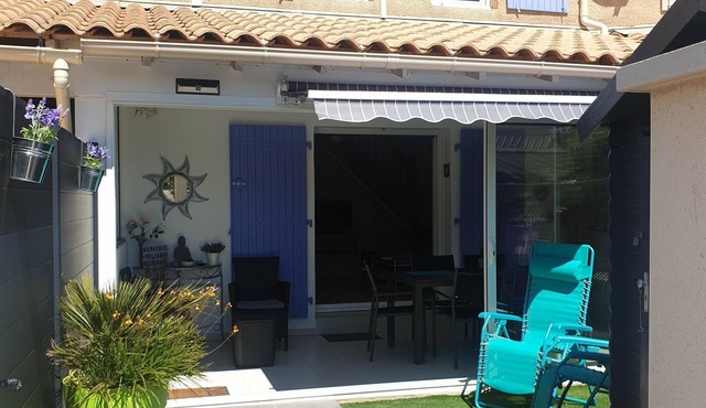 Air-conditioned villa, free WIFI, 500 m from the beach in residence with swimming pool.