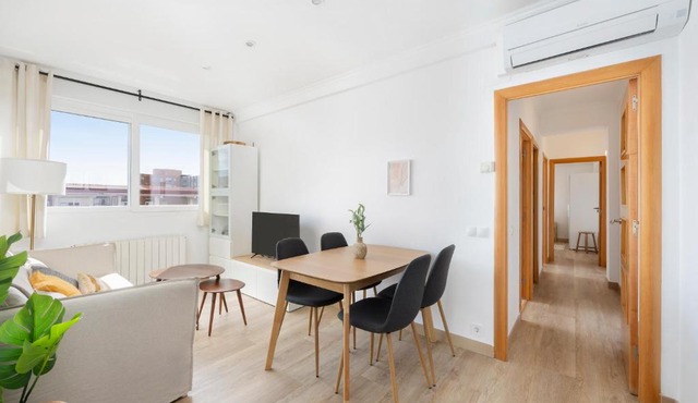 Amazing 3bdr Apt In Cornella 1 Mins From Metro