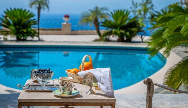 Amazing 5bd Villa - Cap D'ali