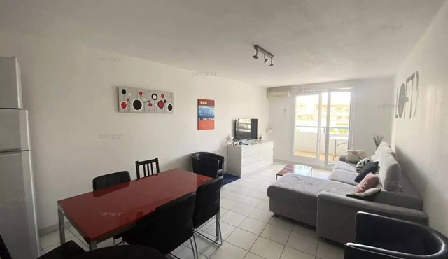 Amirauté Three-Bedroom Apartments at the Marinas