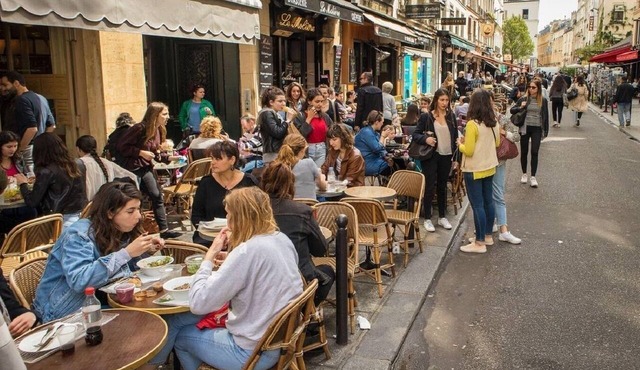 AN ICONIC PLACE IN AN ICONIC LOCATION AT RUE MALHER - LE MARAIS