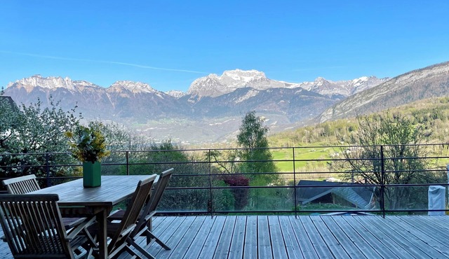 Annecy - Villa with contemporary and quiet pool, mountain and lake view