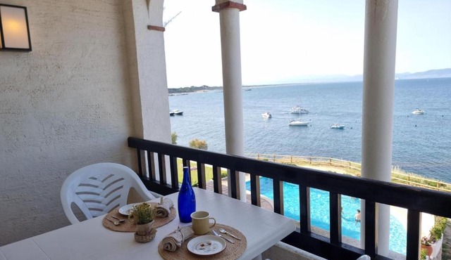 Apartamento acogedor con terraza y piscina a 50m de la playa - HISP-236-123