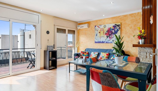 Apartment '5 Minutos De La Playa Torredembarra' with Balcony, Wi-Fi and Air Conditioning