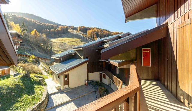 Apartment 'Appart Situ Au Pied Des Pistes' with Balcony