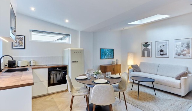 Apartment Arc de Triomphe by Studio prestige