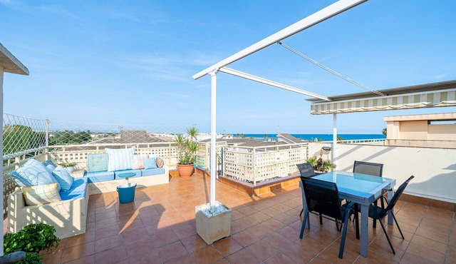 Apartment 'Atico Pepe Y Rosi' with Sea View, Wi-Fi and Air Conditioning