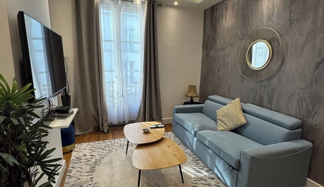 Apartment between the Arc de Triomphe and the Sacré-Cœur