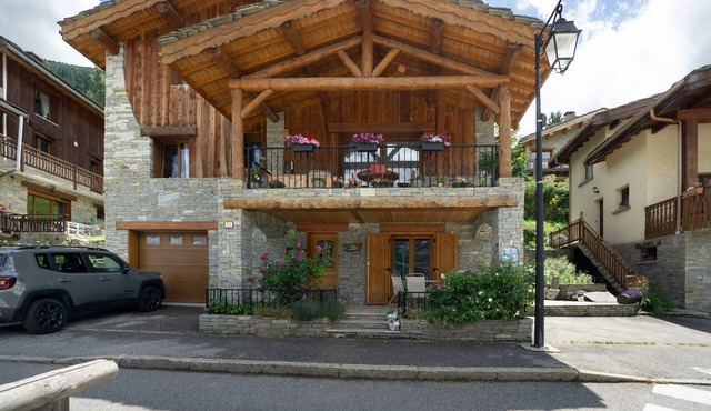 Apartment 'Chez Stephane Et Estelle' with Mountain View, Shared Terrace and Wi-Fi