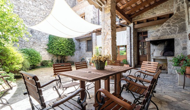 Apartment 'El Clos 1' with Mountain Views, Private Terrace and Wi-Fi