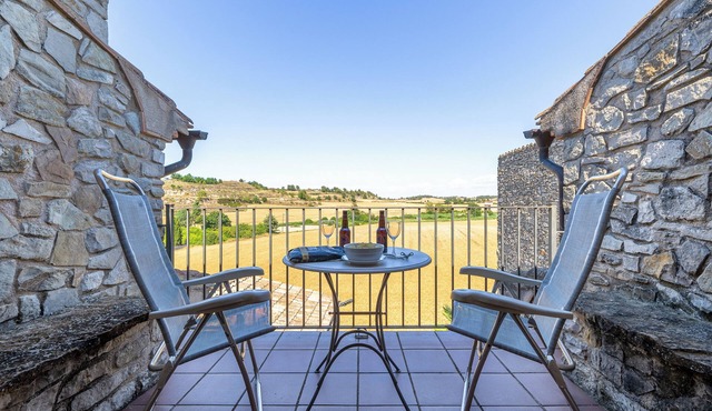 Apartment 'El Clos 3' with Mountain Views, Private Terrace and Wi-Fi