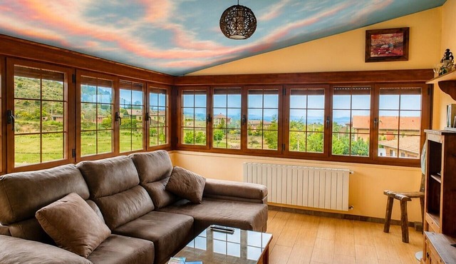 Apartment 'El Guardaviñas El Prado' with Mountain View, Shared Terrace and Wi-Fi