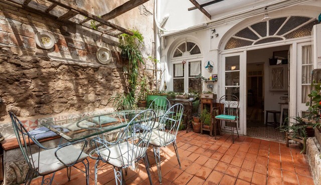 Apartment 'El Patio De Gracia' with Private Terrace, Wi-Fi and Air Conditioning