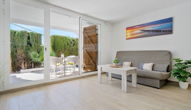 Apartment 'Francesca' with Shared Pool, Wi-Fi and Air Conditioning