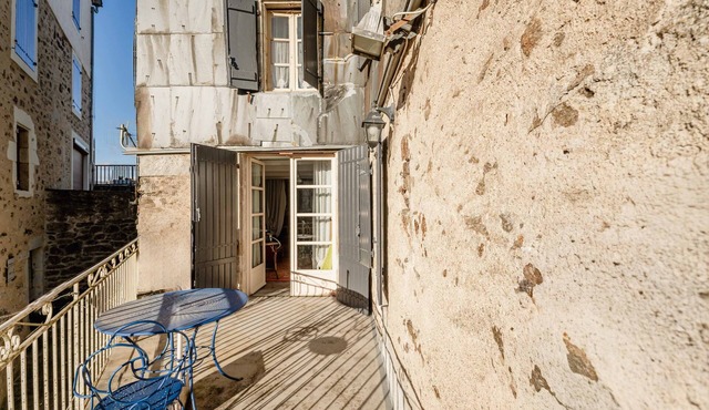 Apartment in La Salvetat Agout Holiday Home with Mountain View Terrace