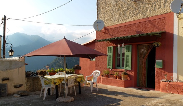 Apartment in village at the gates of Mercantour and 30 minutes from the beaches