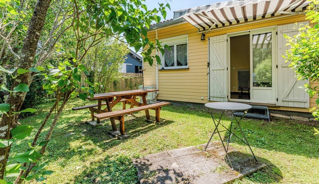 Apartment 'La Patte D'oie' with Private Terrace, Wi-Fi and Air Conditioning