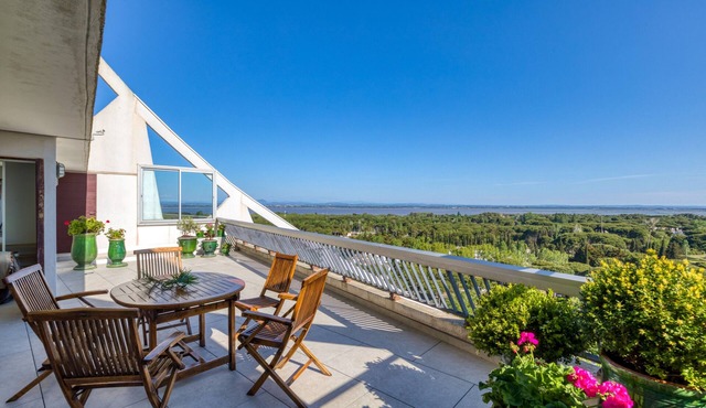 Apartment “Le Panoramique at the Grande Pyramide”: Sea View, Private Terrace, Wi-Fi