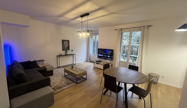 Apartment near Disneyland + parking & RER