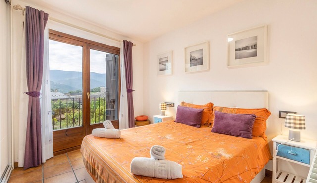 Apartment 'Potxó' with Mountain Views, Balcony and Wi-Fi