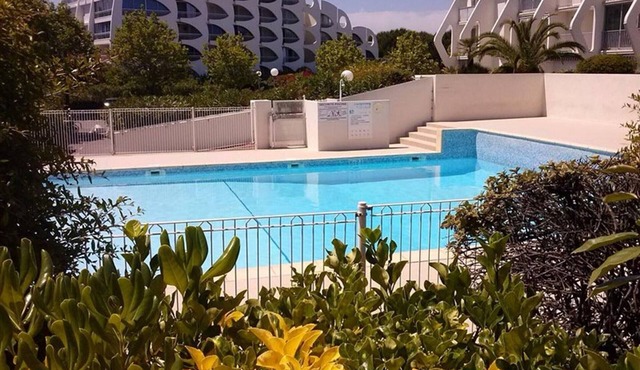 Apartment with pool and parking - 4 guests