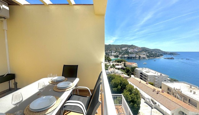 Apartment with pool, AC, and parking 700m from the beach in Roses