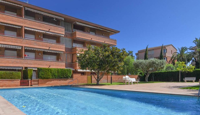 Apartment with terrace and communal pool