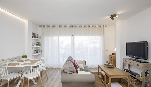 Apartment with very large balcony in Girona