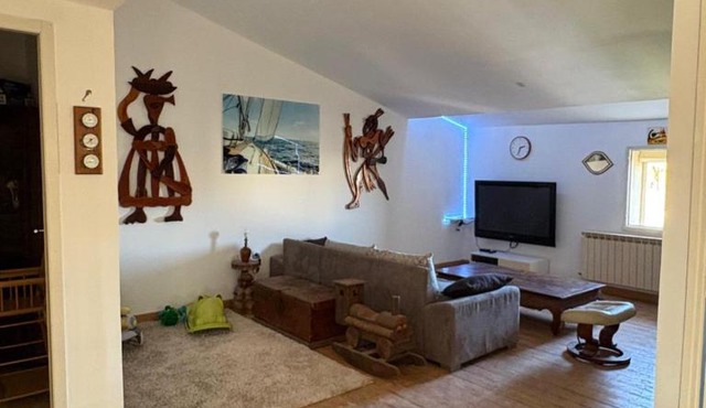 Appart 6 pers dans château clim, tourelle privée