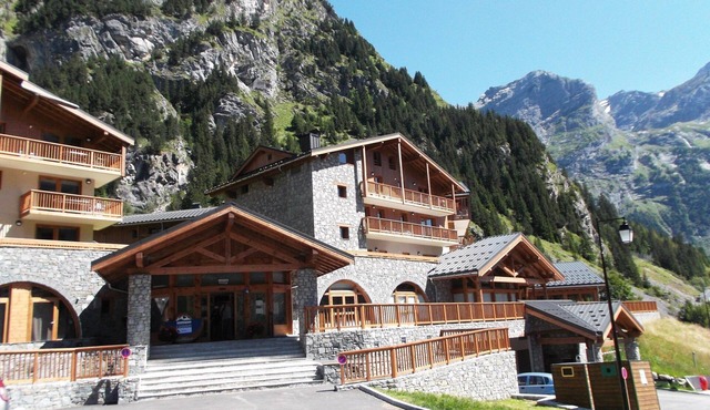 Appart Ski aux Pieds | Terrasse + Accès piscine