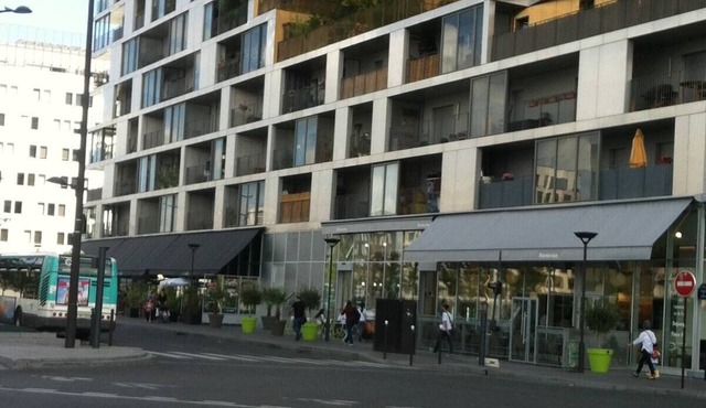 Appartement Parisien Avec Jardinet ; Nombreux Transports en Commun