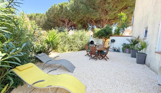 Appartement T2 avec grand jardin, parking et garage, a deux pas de la plage