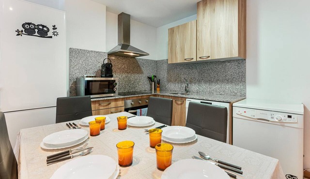 Arinsal: 6 Pers Apartment, 2 Bedrooms, Parking Included