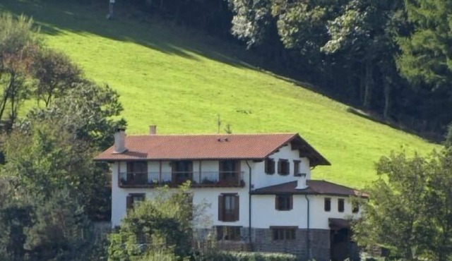 Aritzeta cottage surrounded by nature and spectacular scenery for 15