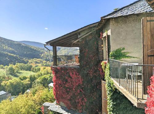 Atalaya - Montserrat Figueras - Gîte pour 8 personnes - 4 chambres en suite - Piscine