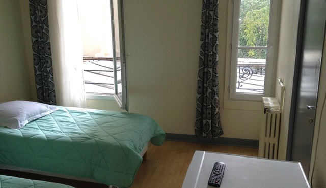 Au Royal Mad Hotel