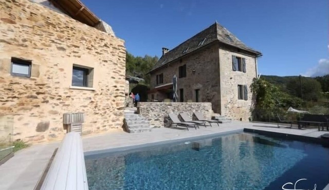 Aubié, modern barn, swimming pool and AC